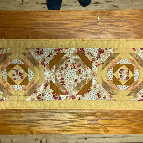 Place mats and table runner - Picture 1 of 6